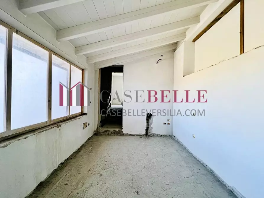 Immagine 29 di Casa quadrifamiliare in vendita  a Camaiore