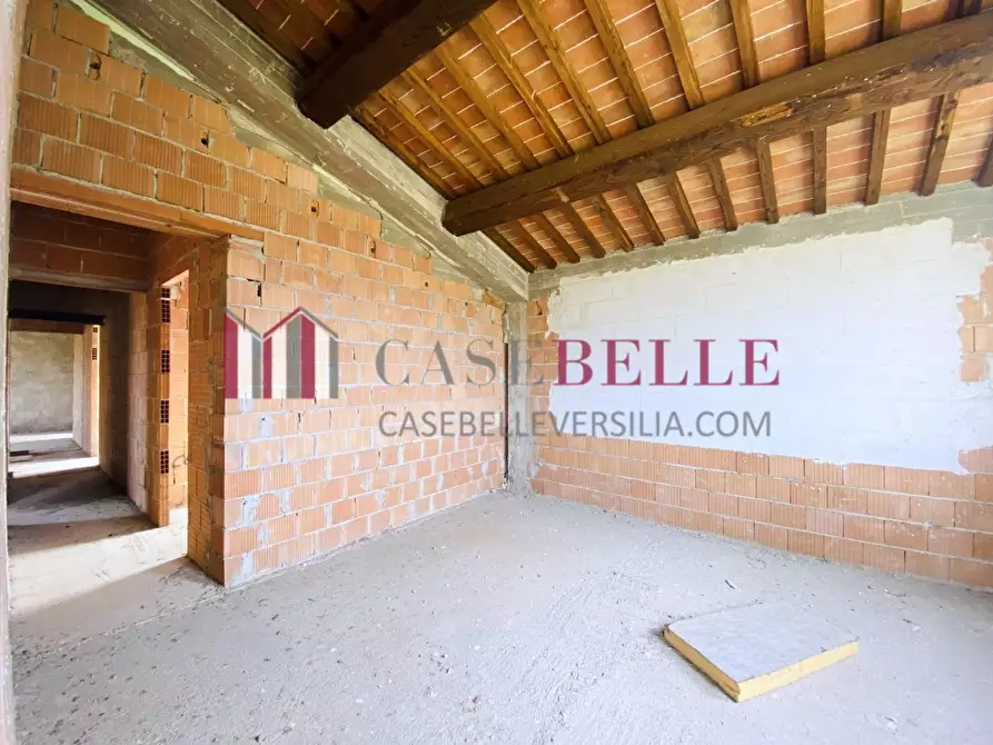 Immagine 14 di Rustico / casale in vendita  a Camaiore