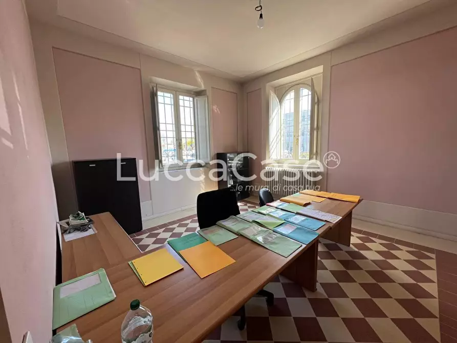 Immagine 9 di Locale commerciale in affitto  a Lucca