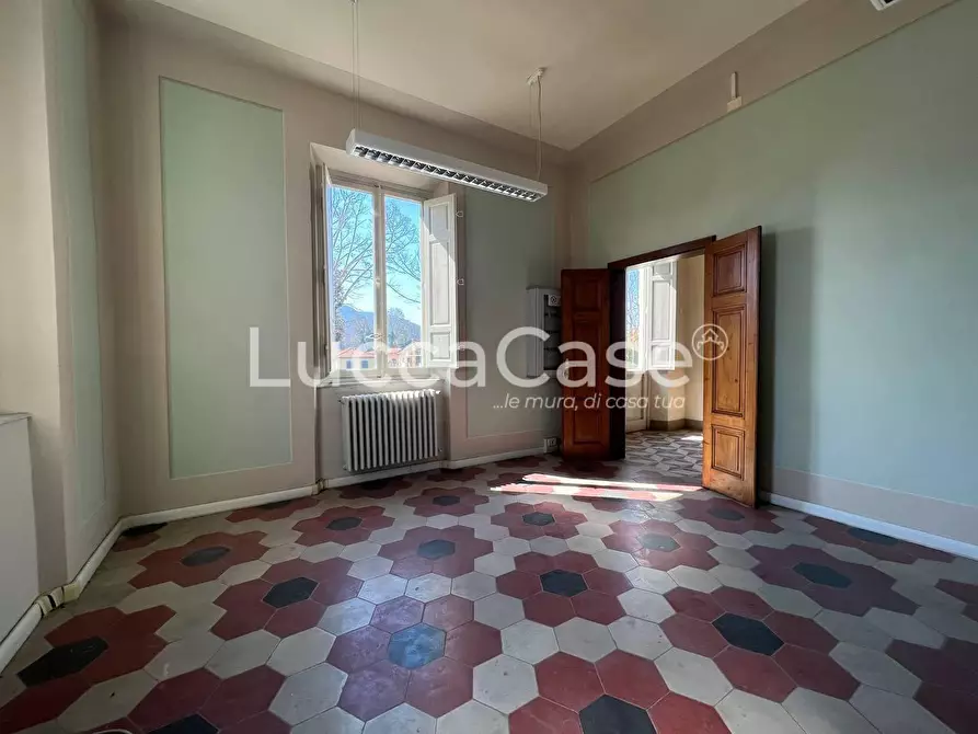 Immagine 6 di Locale commerciale in affitto  a Lucca