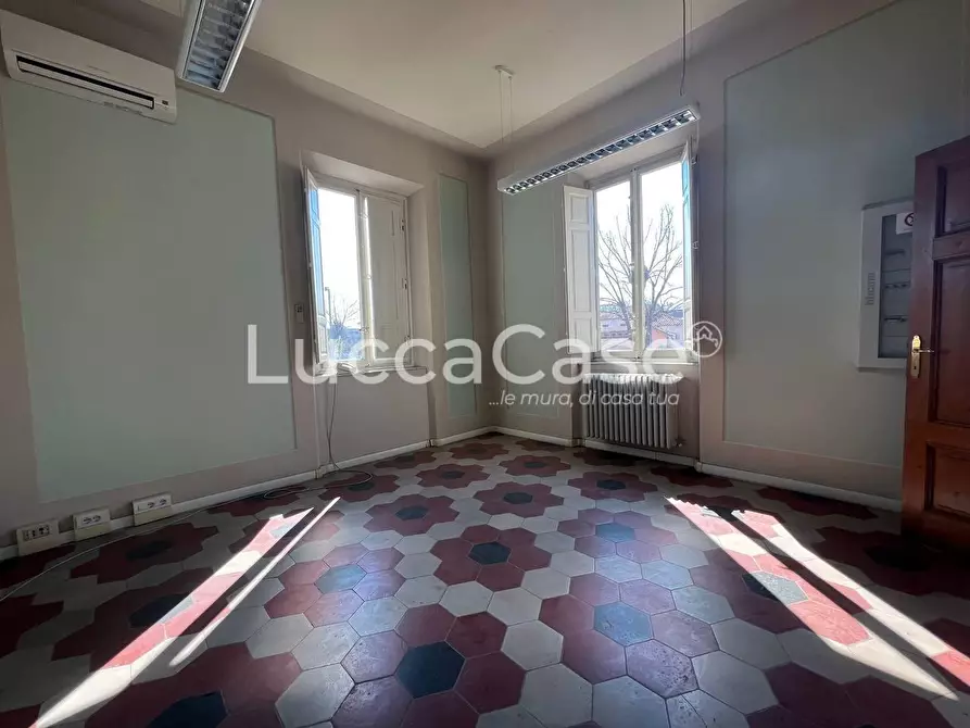 Immagine 7 di Locale commerciale in affitto  a Lucca