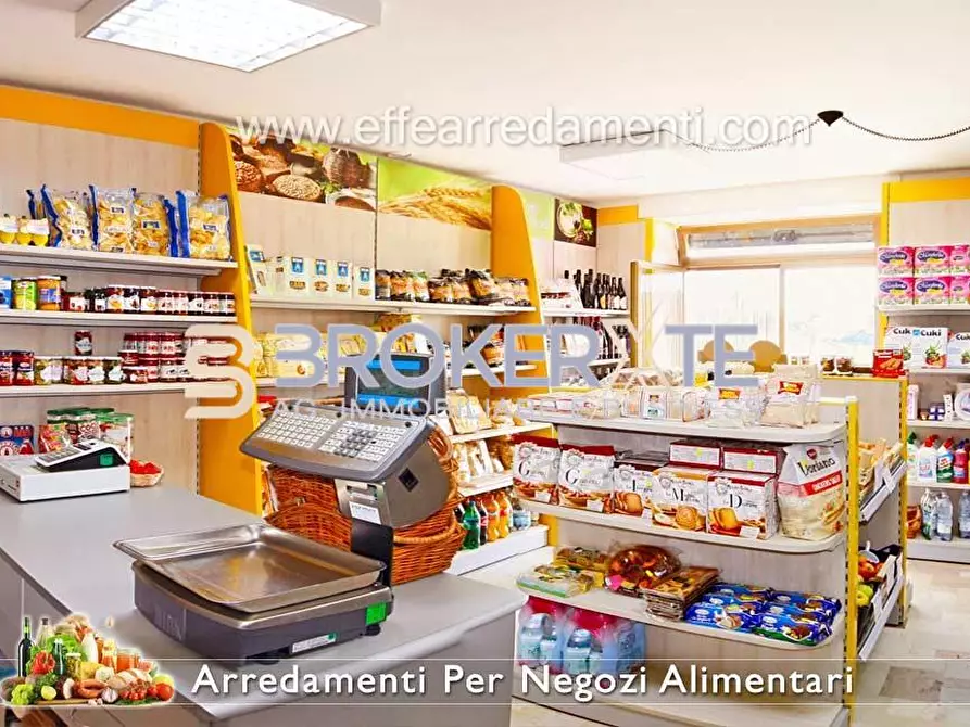 Immagine 2 di Attività commerciale in vendita  a Castelnuovo Magra