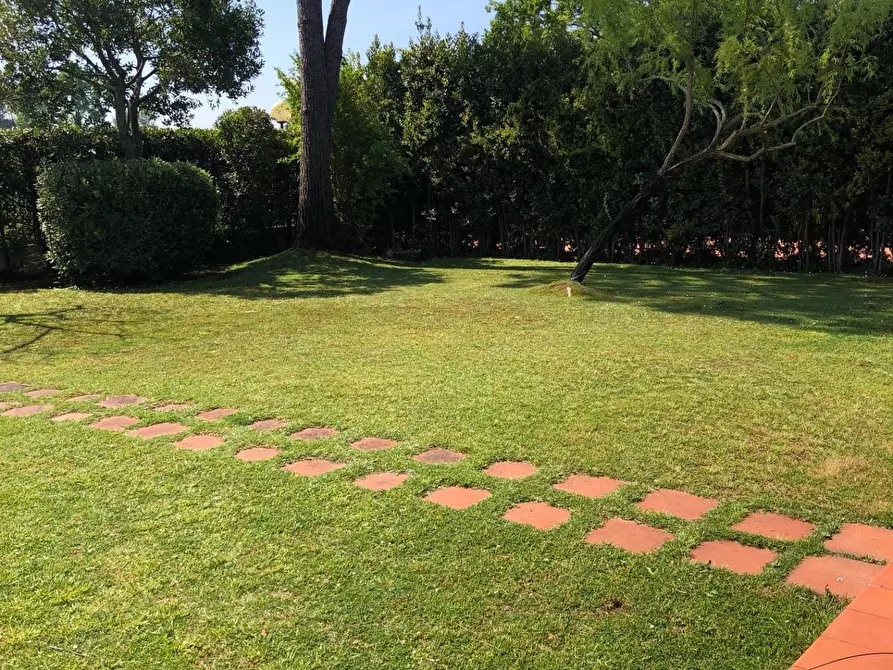 Immagine 2 di Villa in affitto  a Forte Dei Marmi