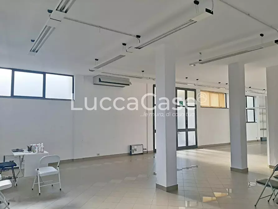 Immagine 5 di Locale commerciale in affitto  a Lucca