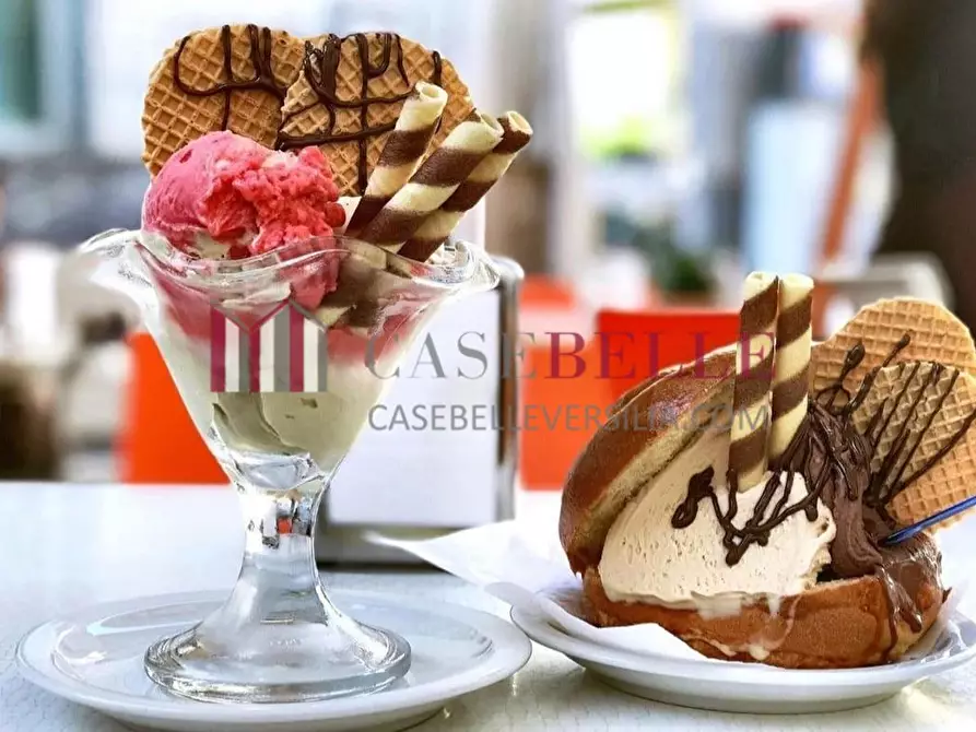 Immagine 2 di Attività commerciale in vendita  a Pietrasanta