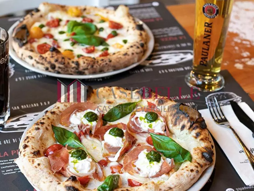 Immagine 1 di Bar / Ristorante in vendita  a Carrara