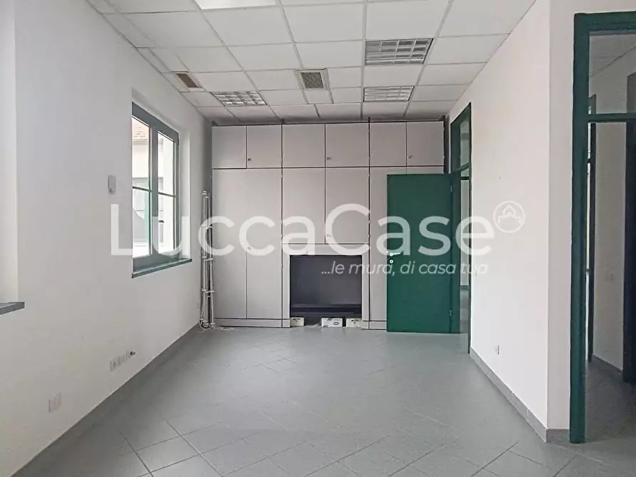Immagine 6 di Ufficio in affitto  a Lucca