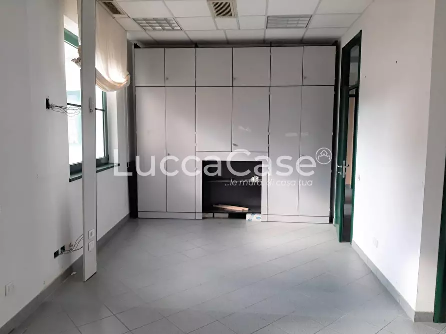 Immagine 7 di Ufficio in affitto  a Lucca