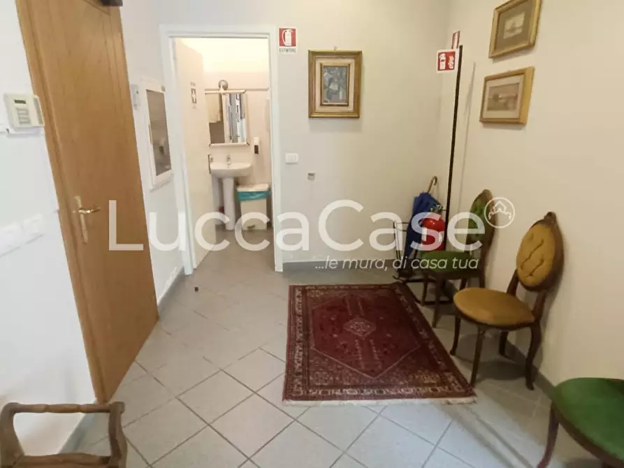 Immagine 2 di Ufficio in affitto  a Lucca