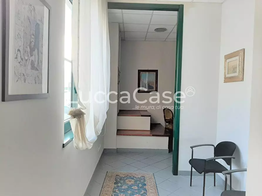 Immagine 3 di Ufficio in affitto  a Lucca