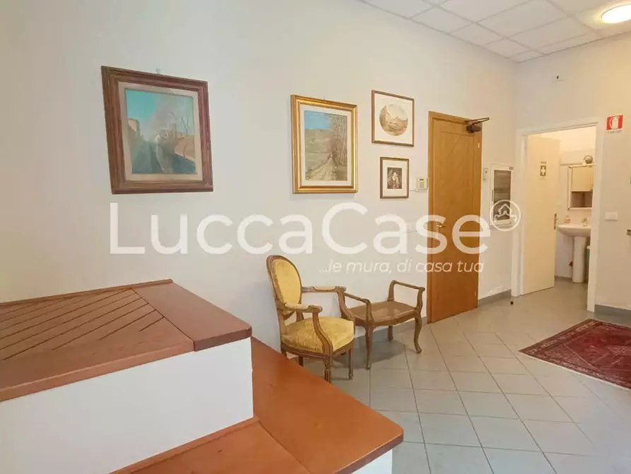 Immagine 4 di Ufficio in affitto  a Lucca