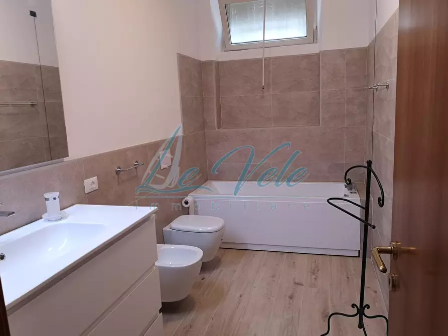 Immagine 14 di Appartamento in vendita  a Massa