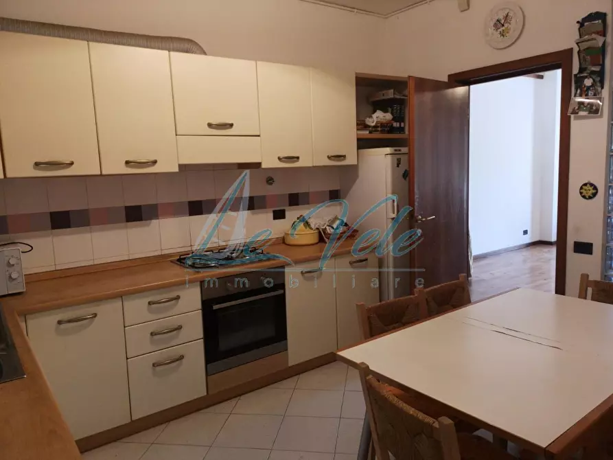 Immagine 12 di Appartamento in vendita  a Massa