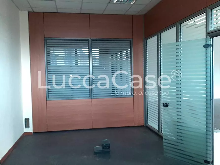 Immagine 4 di Ufficio in affitto  a Lucca