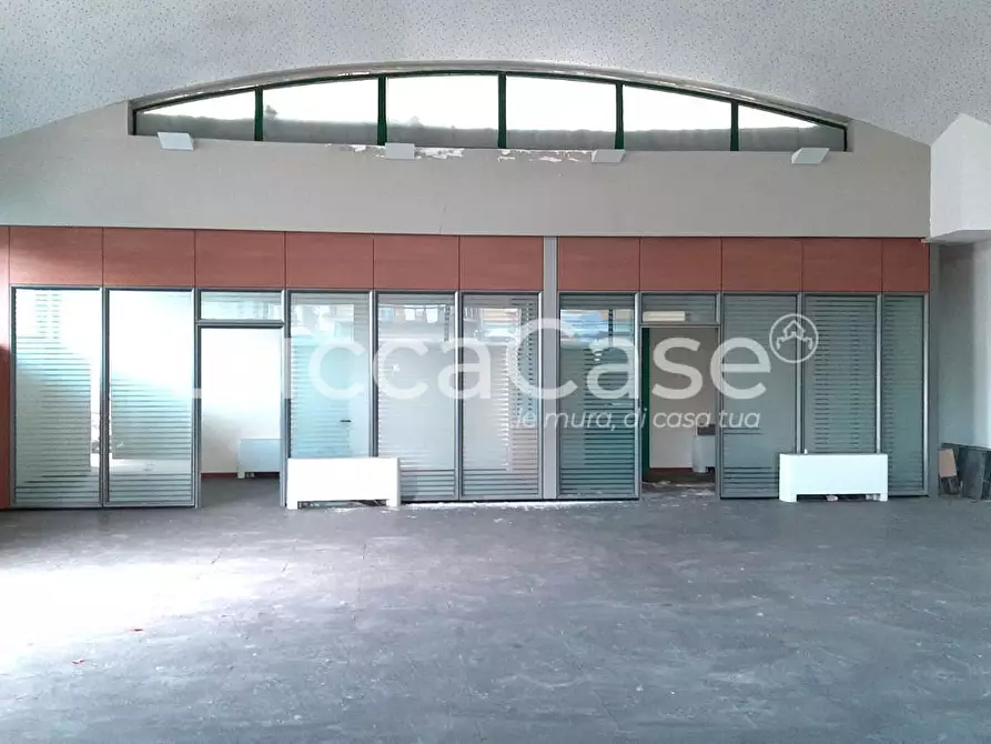 Immagine 1 di Ufficio in affitto  a Lucca