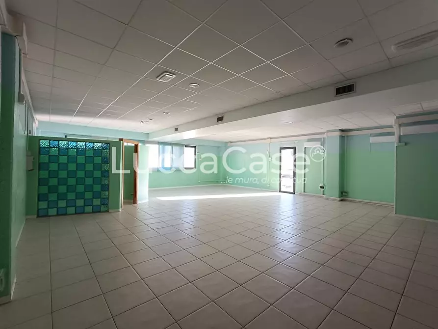 Immagine 5 di Ufficio in affitto  a Lucca