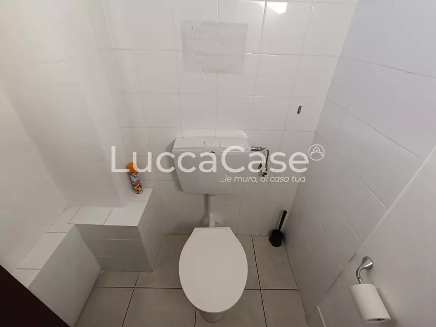 Immagine 8 di Ufficio in affitto  a Lucca