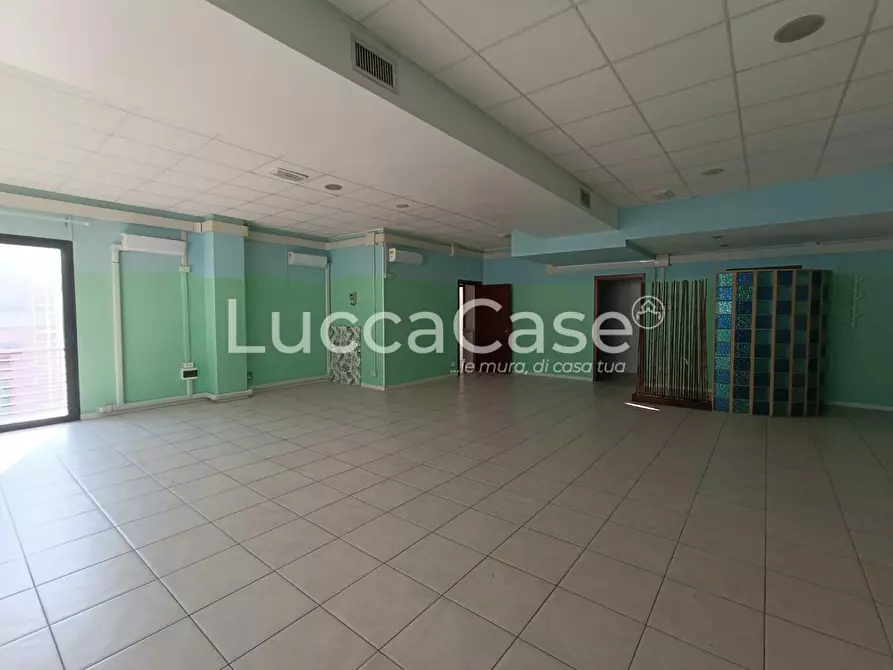 Immagine 2 di Ufficio in affitto  a Lucca