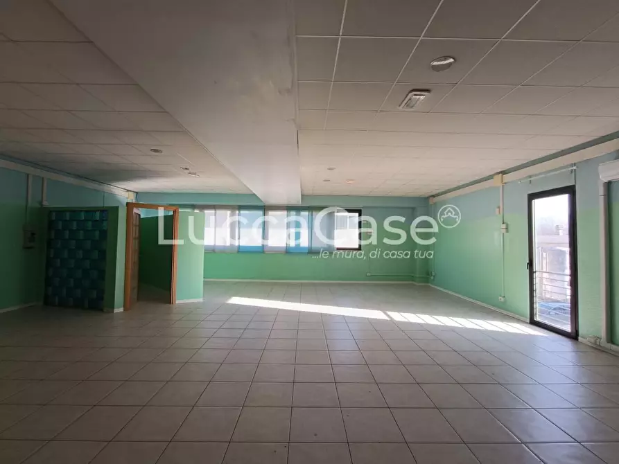 Immagine 4 di Ufficio in affitto  a Lucca