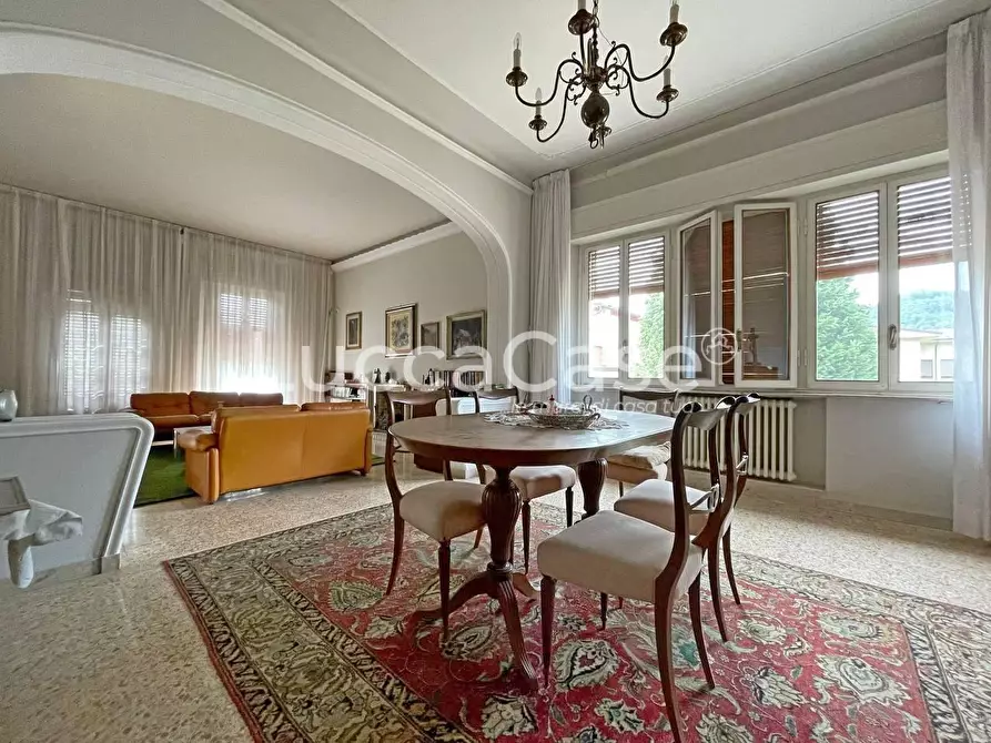 Immagine 11 di Villa in vendita  a Lucca