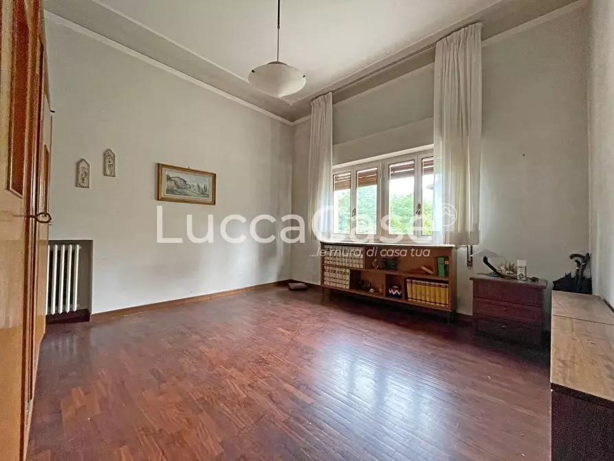Immagine 19 di Villa in vendita  a Lucca