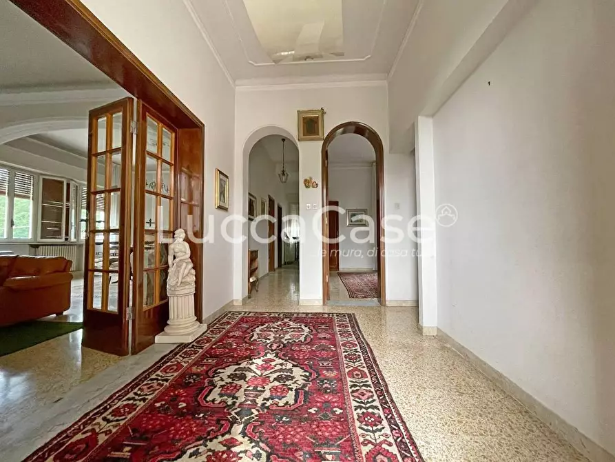 Immagine 7 di Villa in vendita  a Lucca
