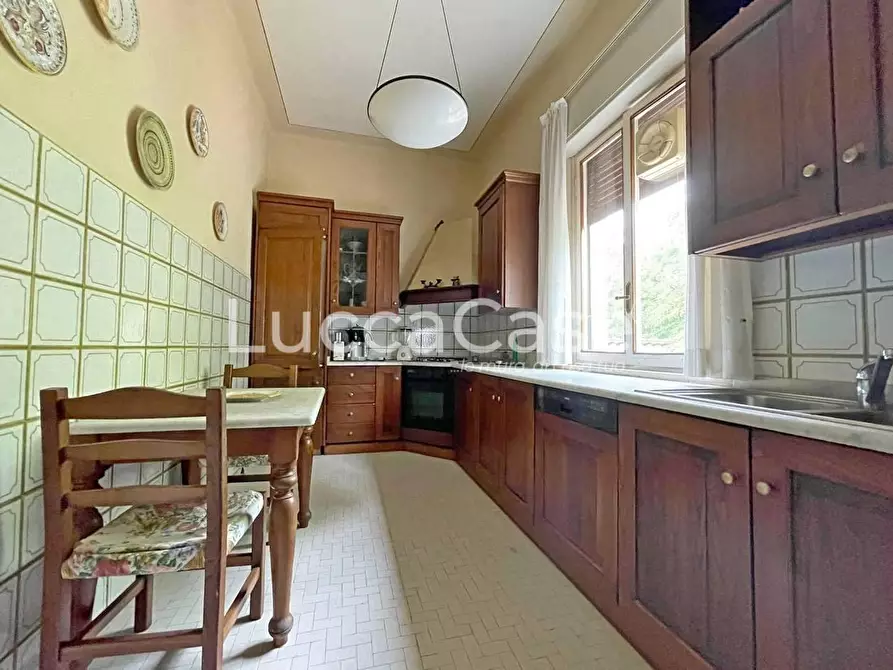 Immagine 12 di Villa in vendita  a Lucca