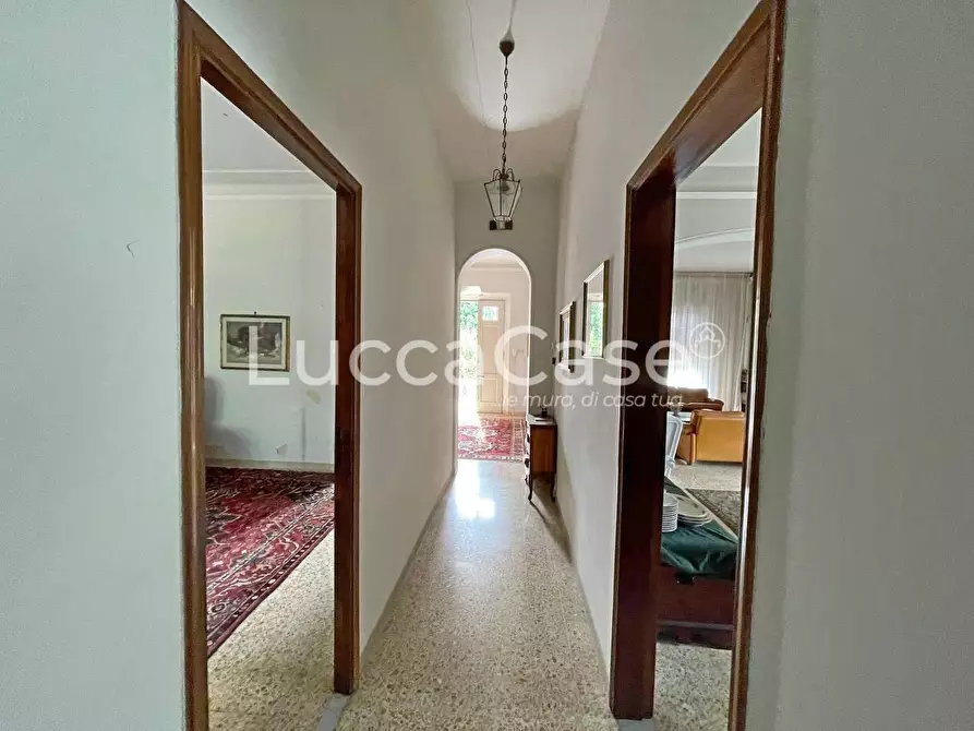 Immagine 15 di Villa in vendita  a Lucca