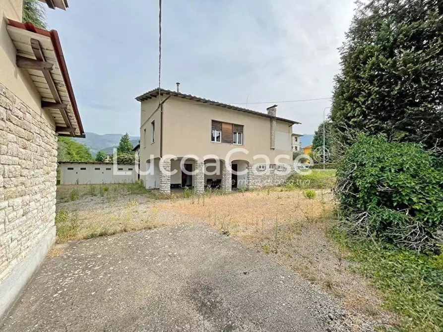 Immagine 27 di Villa in vendita  a Lucca