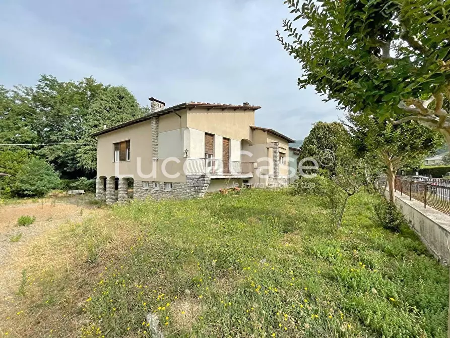 Immagine 6 di Villa in vendita  a Lucca