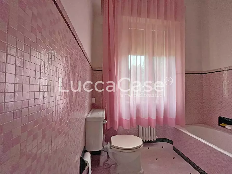 Immagine 14 di Villa in vendita  a Lucca