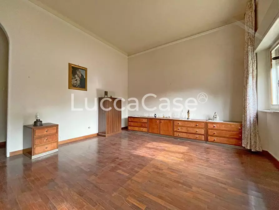 Immagine 17 di Villa in vendita  a Lucca