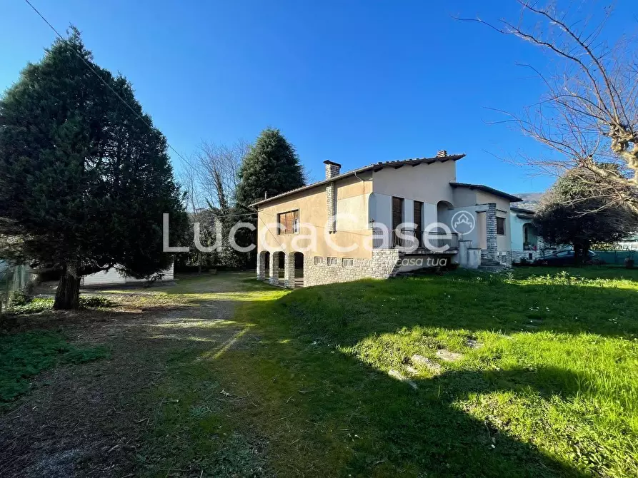 Immagine 37 di Villa in vendita  a Lucca