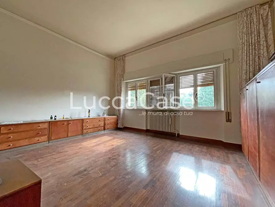 Immagine 18 di Villa in vendita  a Lucca