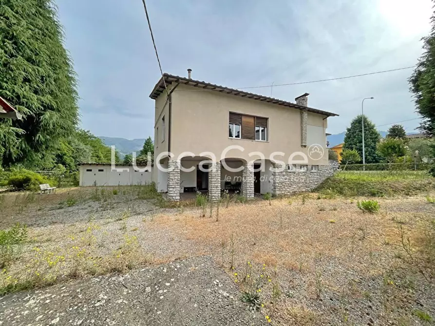 Immagine 26 di Villa in vendita  a Lucca