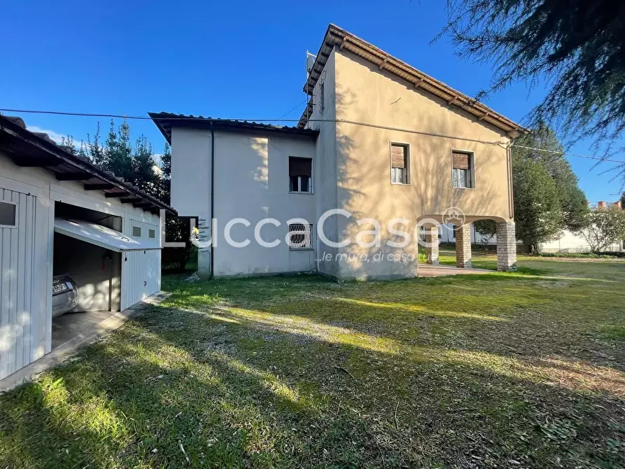 Immagine 33 di Villa in vendita  a Lucca