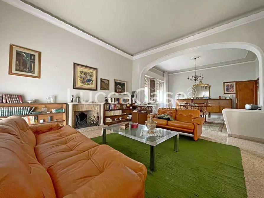 Immagine 8 di Villa in vendita  a Lucca