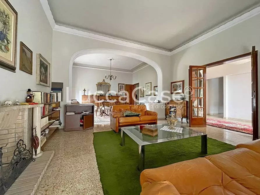 Immagine 9 di Villa in vendita  a Lucca