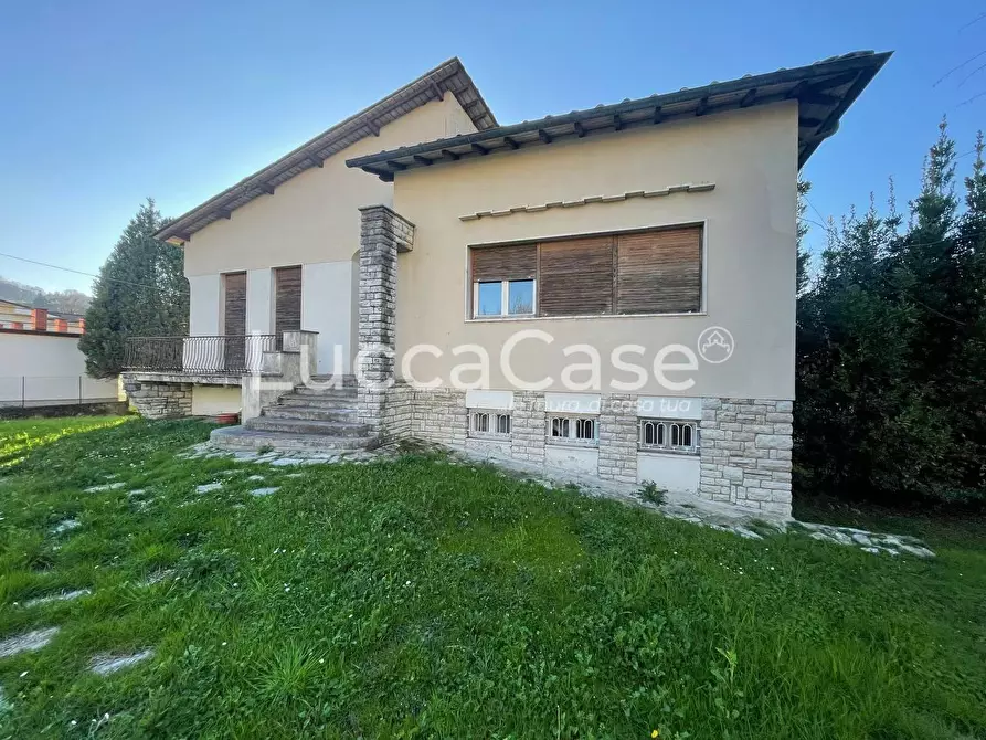Immagine 38 di Villa in vendita  a Lucca