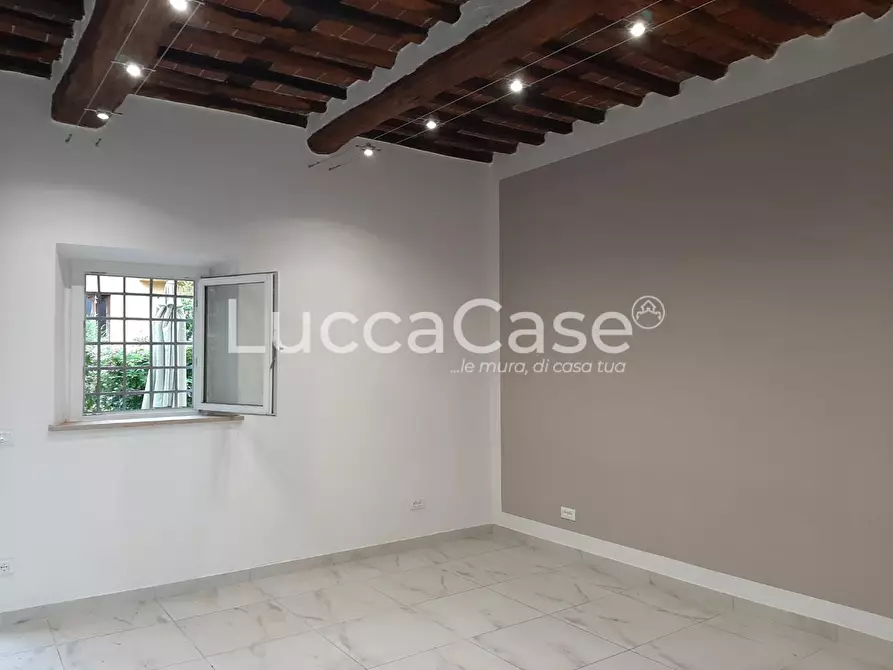 Immagine 3 di Laboratorio in affitto  a Lucca