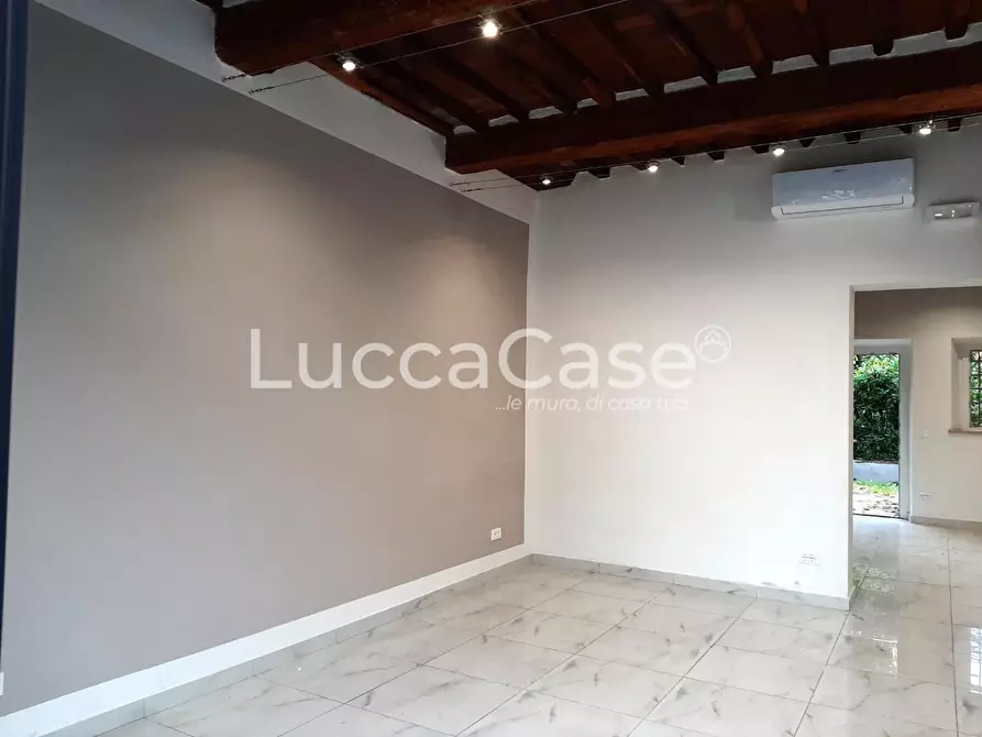 Immagine 6 di Laboratorio in affitto  a Lucca