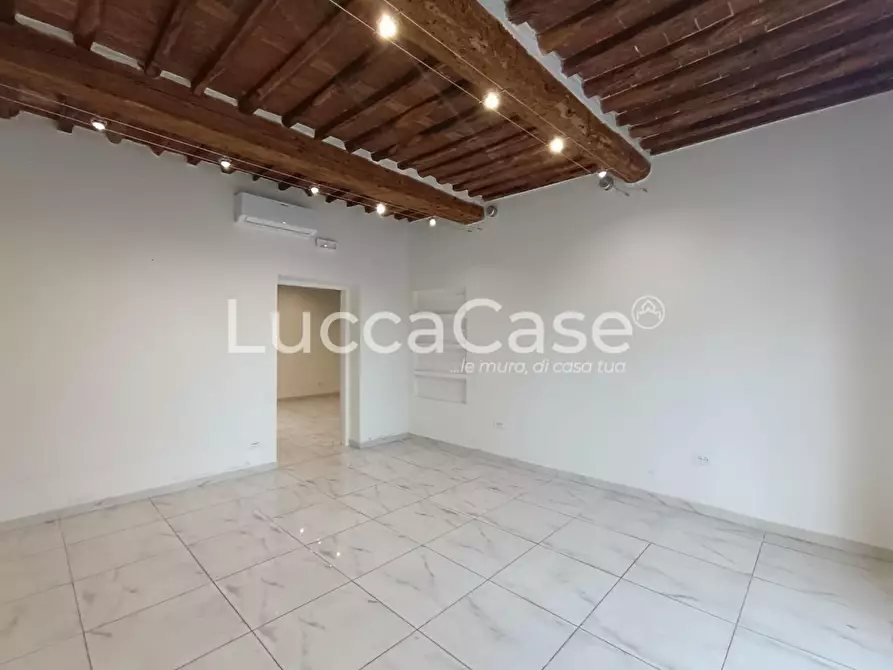 Immagine 8 di Laboratorio in affitto  a Lucca