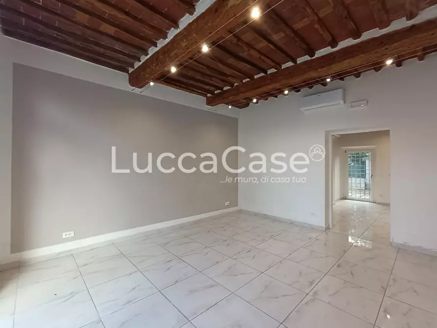 Immagine 5 di Laboratorio in affitto  a Lucca