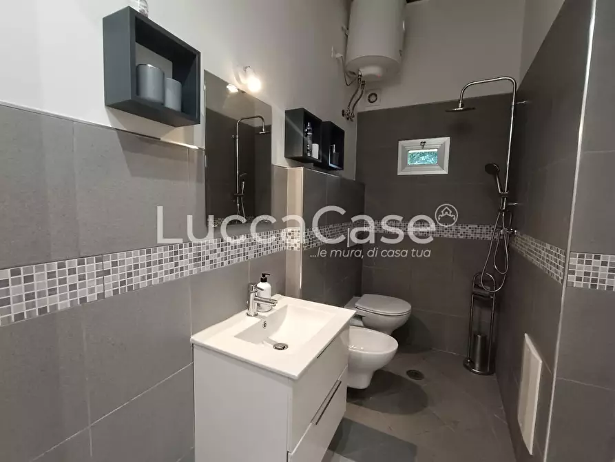 Immagine 12 di Laboratorio in affitto  a Lucca