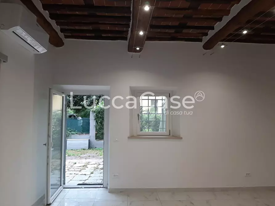 Immagine 4 di Laboratorio in affitto  a Lucca