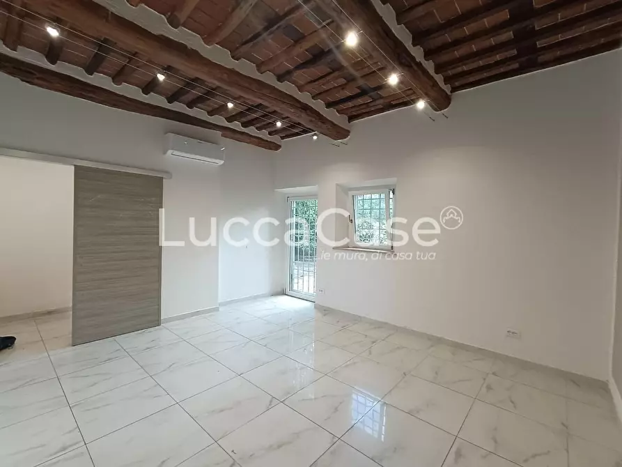 Immagine 9 di Laboratorio in affitto  a Lucca