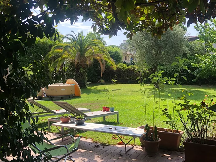 Immagine 4 di Villa in vendita  a Pietrasanta