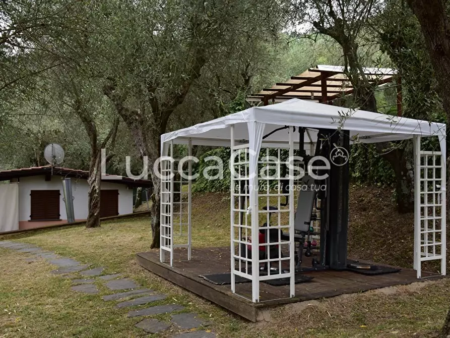 Immagine 6 di Villa in vendita  a Camaiore