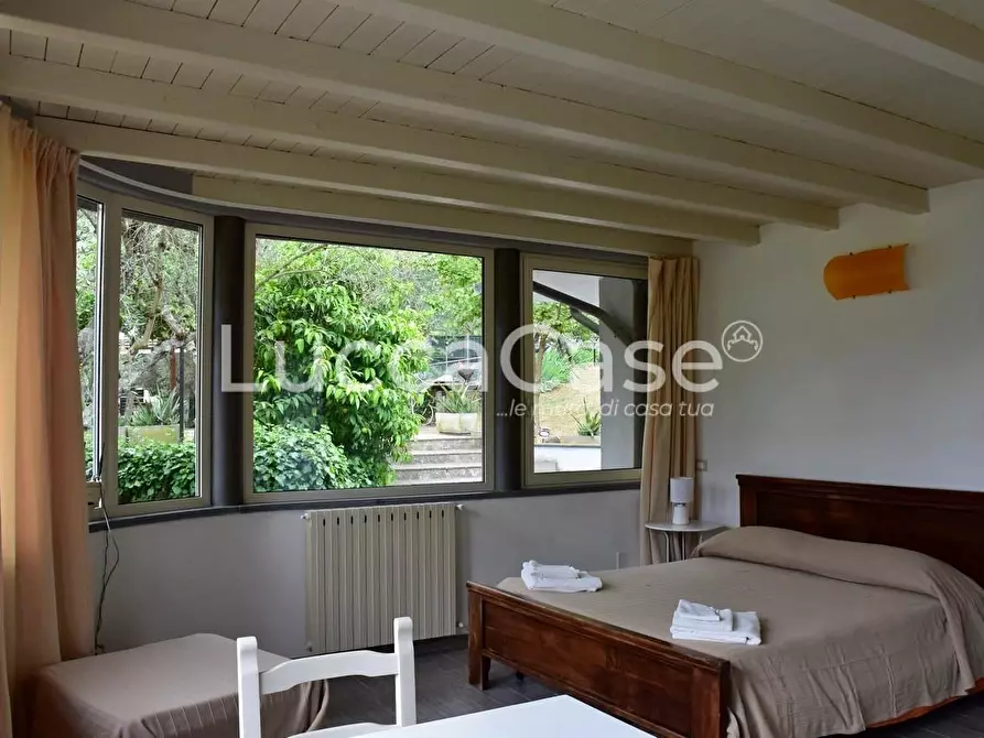 Immagine 12 di Villa in vendita  a Camaiore