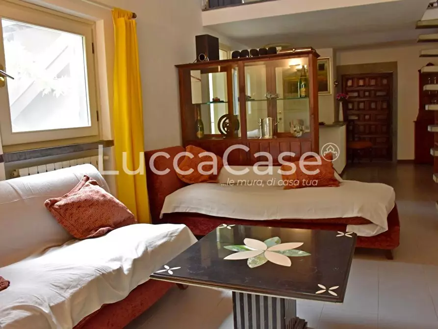 Immagine 8 di Villa in vendita  a Camaiore
